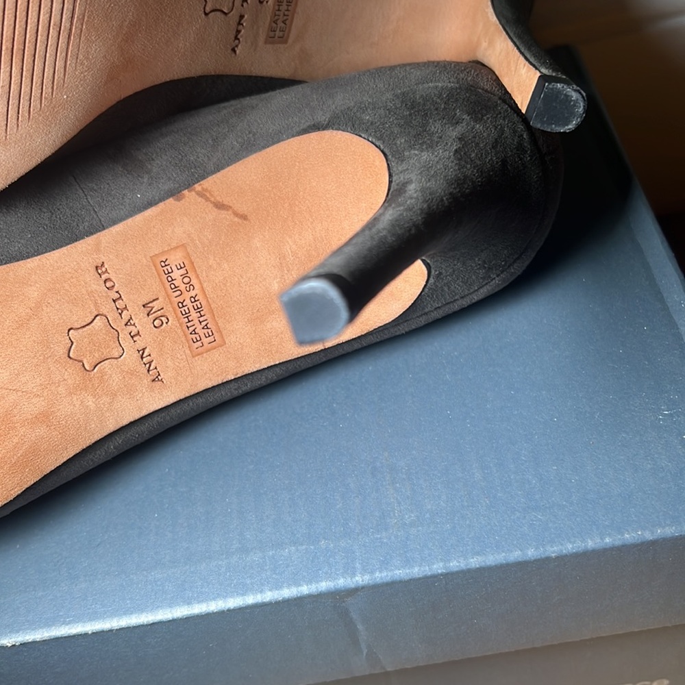 WOMENS GREY ANN TAYLOR PUMPS NWOT - Picture 5 of 6
